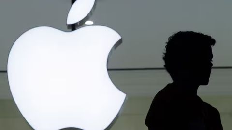 Apple Siri ishlab chiquvchilar jamoasini qayta tuzishga va ChatGPT&rsquo;ga raqobatchi yaratishga qaror qildi