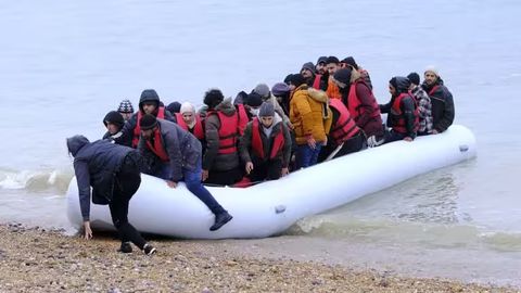 Britaniya noqonuniy migratsiyaga qarshi kurashish uchun 132 mln dollar ajratadi&nbsp;