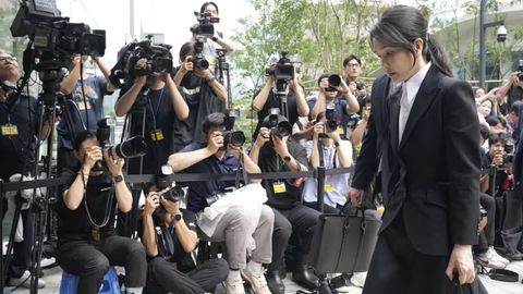 Жанубий Корея собиқ президентининг рафиқаси коррупцияда айбланди