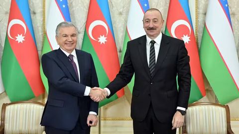 Шавкат Мирзиёев поздравил Ильхама Алиева с подписанием мирной&nbsp;декларации между Азербайджаном и Арменией