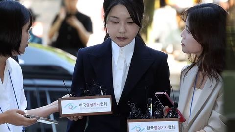 Janubiy Koreya sudi sobiq prezidentning rafiqasini qamoqqa olish uchun order berdi