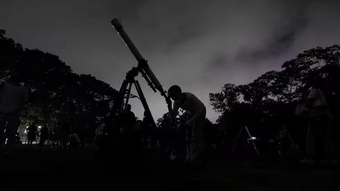 Astronomlar osmonda bir vaqtning o&lsquo;zida oltita sayyorani qanday kuzatish mumkinligini aytib berdi