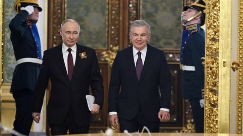 Путин Шавкат Мирзиёевга Аляскадаги саммит ҳақида маълумот берди