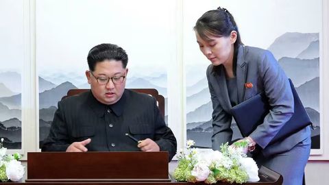 КХДР Жанубий Корея президентини иккиюзламачиликда айблади