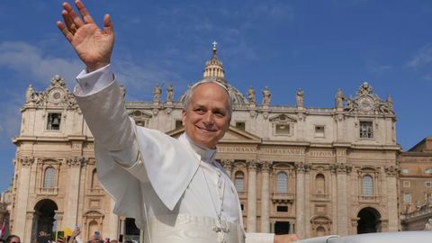 Oddiy hujrani rad etgan yangi Rim papasi hashamatli saroyda yashashga qaror qildi (video)