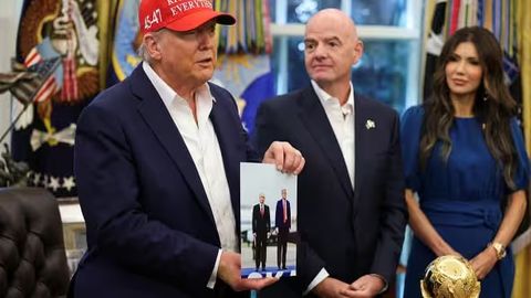 Трамп Путинни футбол бўйича жаҳон чемпионатига келиши мумкинлигини маълум қилди