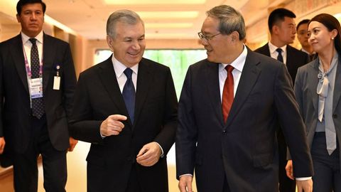 Шавкат Мирзиёев провел встречу с Премьером государственного совета Китая
