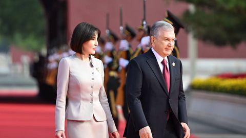 O‘zbekiston prezidenti Xitoydagi harbiy paradda ishtirok etdi (foto)
