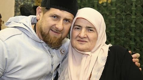 Buyuk Britaniya Ramzan Qodirovning onasiga qarshi sanksiyalar joriy qildi