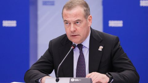 “Финляндия Россия билан урушга тайёргарлик кўрмоқда” — Медведев
