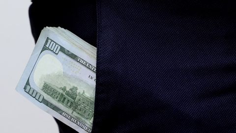 O‘zbekistonda dollar kursi ikki kun ko‘tarilgach tushdi