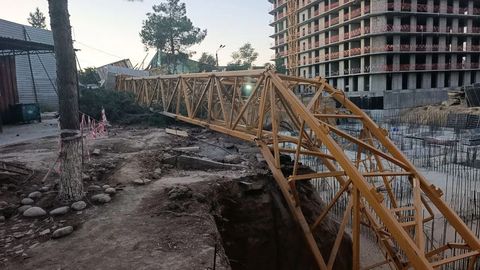 Тошкентда қурилиш крани қулаши оқибатида бир киши ҳалок бўлди