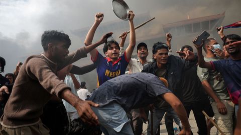 Nepalning sobiq qiroli namoyishchilar talablarini qonuniy deb baholadi