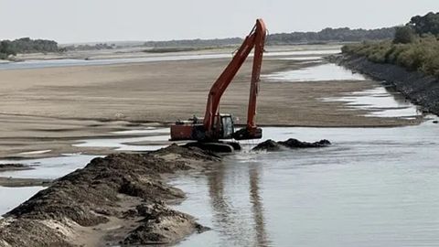 Kazakhstan begins clearing waterways to replenish Aral Sea