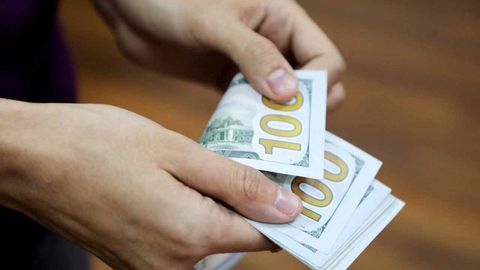 Dollar kursi ikki kunlik ko‘tarilishdan so‘ng tushdi
