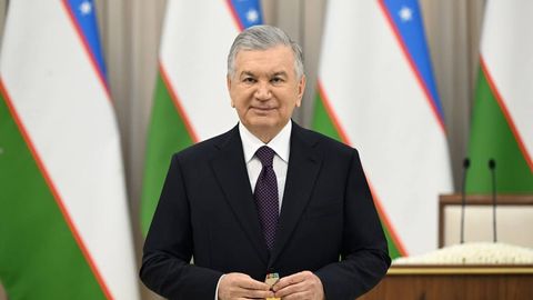 Prezident bir guruh o‘qituvchilarga mukofotlar topshirdi