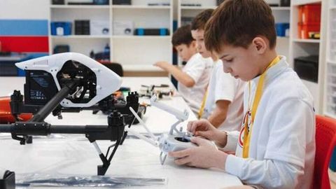 Litvada maktab o‘quvchilariga dronlarni boshqarishni o‘rgatish boshlandi