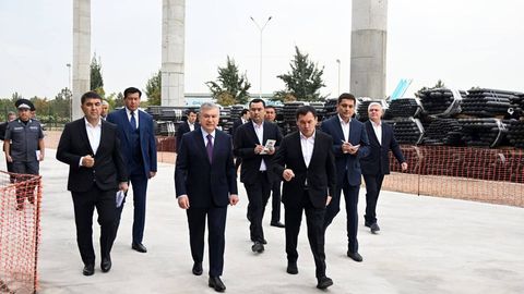 Президент Наманган аэропортидаги қурилиш ишларини бориб кўрди