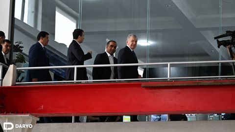 Shavkat Mirziyoyev Chustdagi 40 mln dollarlik gaz-beton bloki ishlab chiqarish majmuasini ko‘zdan kechirdi