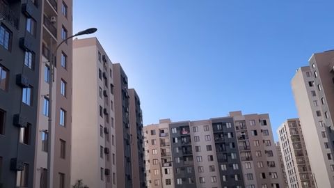 Toshkentda ayol ikki farzandi va o‘zini ko‘pqavatli uy derazasidan tashladi 