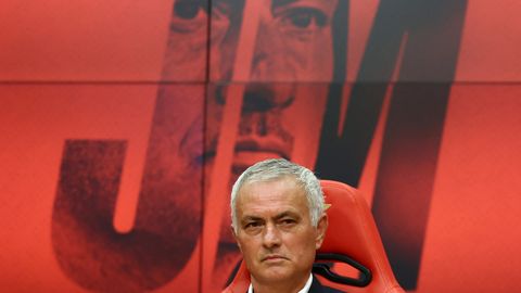Rasman. Joze Mourinyo — “Benfika” bosh murabbiyi