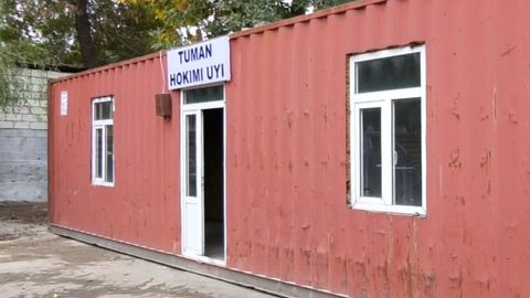 Norin tumani hokimi konteyner uyga ko‘chib o‘tdi