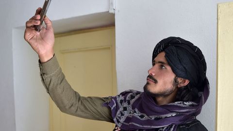 Afg‘onistonda smartfonlarni taqiqlash taklifi berildi