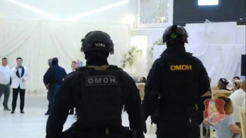 В Красноярске Росгвардия ворвалась на концерт узбекского певца Жалолиддина Ахмадалиева и провела рейд