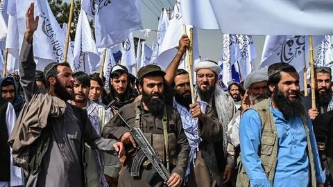 “Tolibon” Trampning Bagram bazasini talab qilayotgani ortidan favqulodda yig‘ilish chaqirdi