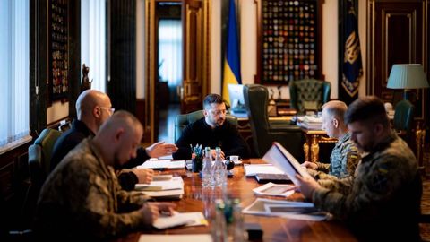 Зеленский Венгрия дронлари Украина ҳудудида жосуслик қилаётганини айтди
