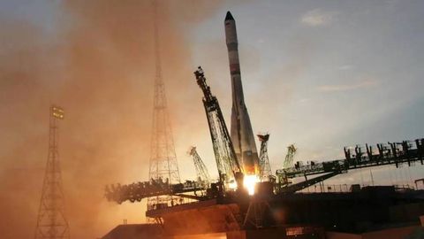 Россия ракеталарга реклама жойлаштиришни бошлайди