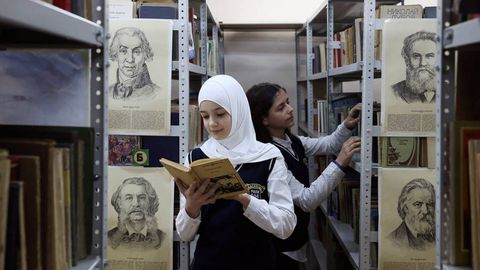Rossiyaning yana bir hududida maktablarga hijobda borish taqiqlandi