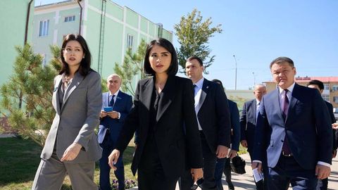 Saida Mirziyoyeva Qoraqalpogʻistonda boʻlib, “Salomatlik marafoni” qanday oʻtkazilayotgani bilan tanishdi