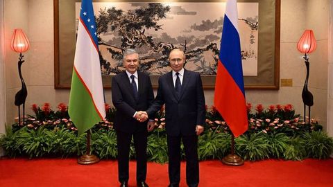 Шавкат Мирзиёев поздравил Путина с днем рождения