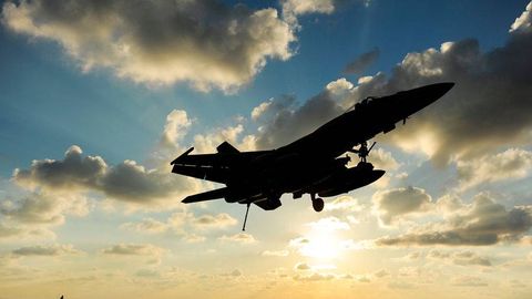 Pentagon AQSH harbiy-dengiz kuchlari uchun yangi qiruvchi samolyot loyihasini tasdiqladi - Reuters