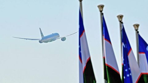 Шавкат Мирзиёев амалий ташриф билан Тожикистонга жўнаб кетди