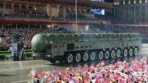 Shimoliy Koreya qit’alararo yangi ballistik raketa – “Xvason-20”ni namoyish qildi