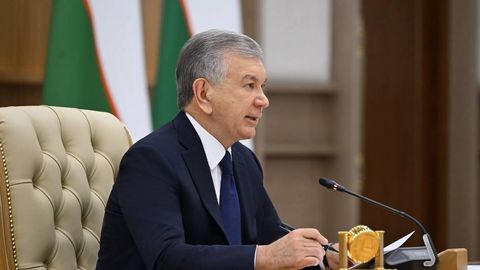 “Hokimlar ham, ‘yettilik’ ham ko‘zini ochishi kerak” — Shavkat Mirziyoyev “Sho‘rariq” mahallasiga borgani haqida