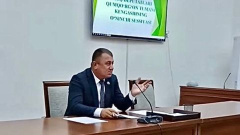 “Нимага энди биз газ-газ деб қолдик?”. Қумқўрғон ҳокими одамлар тезак тайёрламай қўйгани учун койиди
