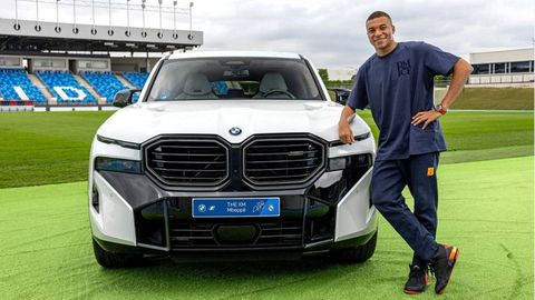 “Real” yulduzlariga yangi BMW mashinalari topshirildi: eng qimmat avtomobilni kim tanladi?