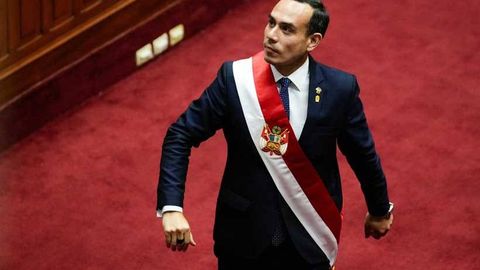 Peru prezidenti norozilik namoyishlari fonida iste’foga chiqishdan bosh tortdi