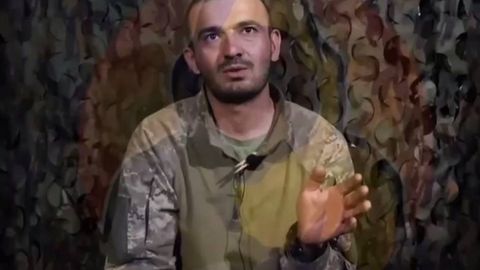 Россия армиясида жанг қилган ўзбекистонлик Украинага таслим бўлди (видео)