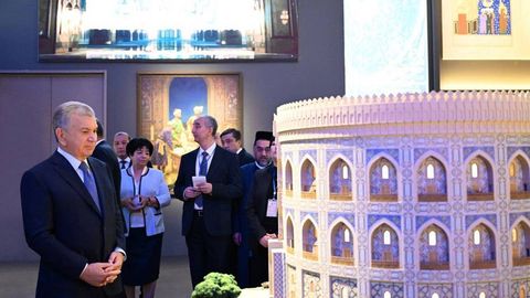 Shavkat Mirziyoyev Islom sivilizatsiyasi markaziga tashrif buyurib, olib borilayotgan ishlarni ko‘zdan kechirdi