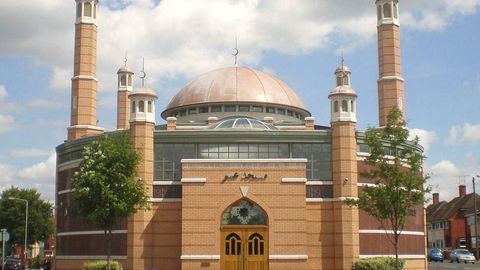 Britaniya masjidlarni qo‘riqlashni kuchaytiradi