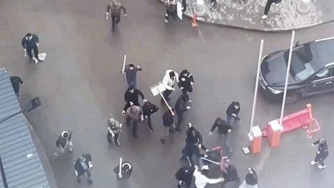 Moskvada migrantlar armatura va belkurak bilan ommaviy mushtlashuv sodir etdi (video)