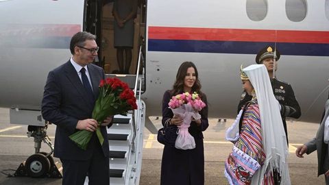 Президент Сербии вместе с супругой прибыл в Узбекистан (фото)