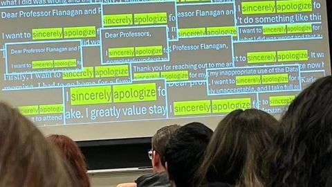 АҚШда талабалар СИдан фойдалангани учун узр сўради, аммо узрни ҳам улар СИ орқали ёзгани фош бўлди