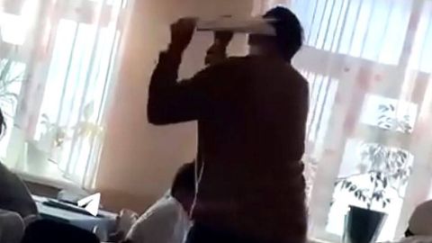 Тошкент вилоятида ўқувчиларни китоб билан урган ўқитувчи ишдан олинди