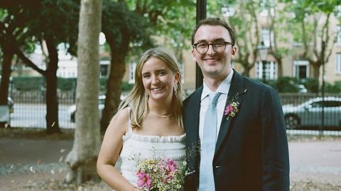 “Taxtlar o‘yini” serialining yulduzi Ayzek Hempsted-Rayt turmush qurdi