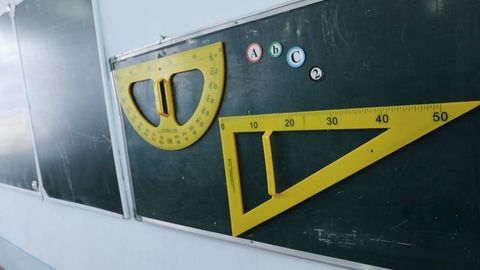 Ўқитувчиларга дарс соатларини тақсимлашнинг янги тартиби жорий этилди